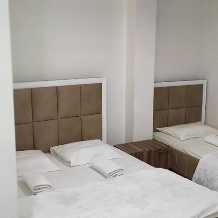 Hotel Heimli Pristina Kültér fotó