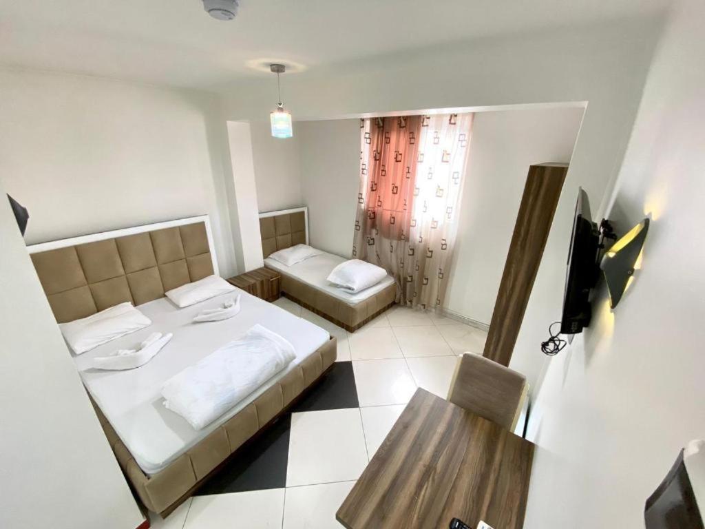 Hotel Heimli Pristina Kültér fotó