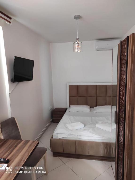 Hotel Heimli Pristina Kültér fotó