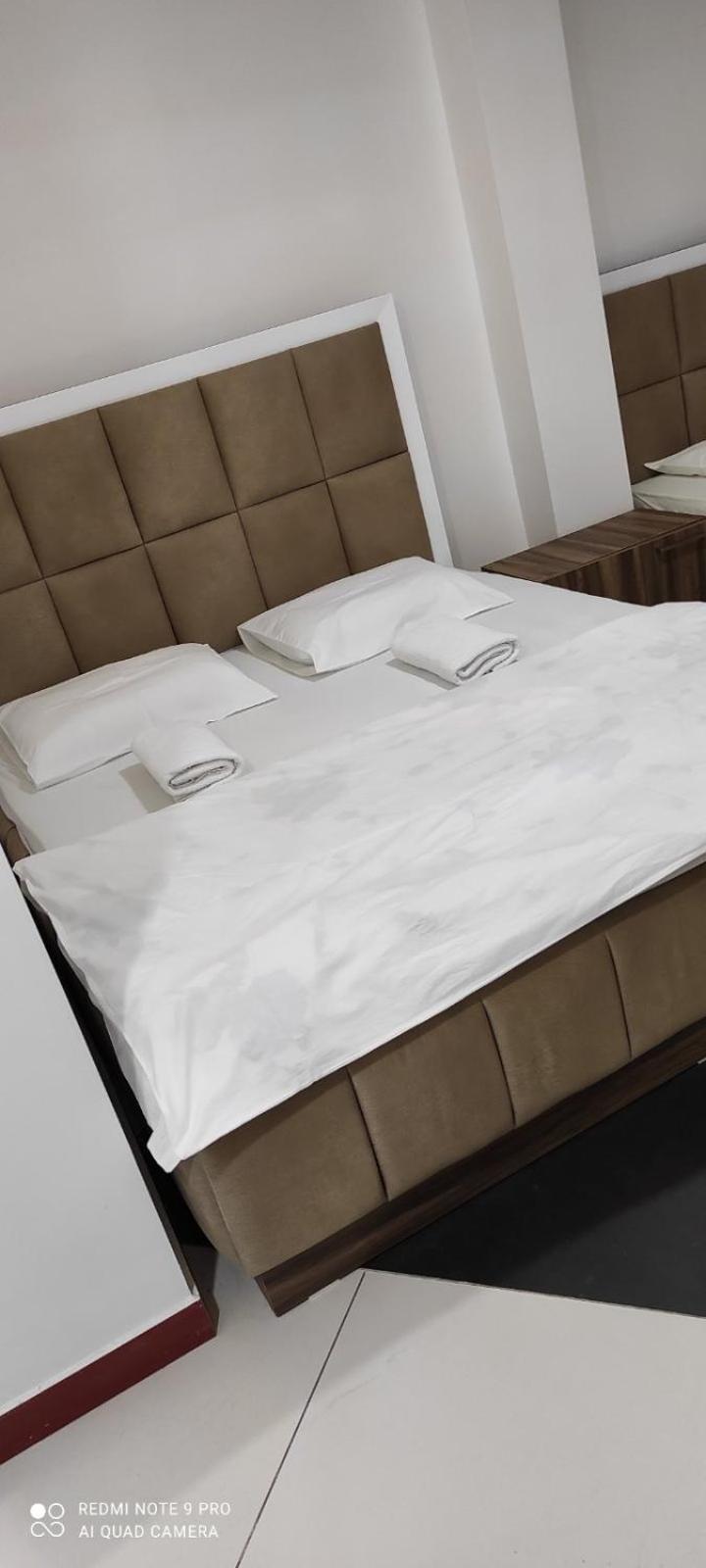 Hotel Heimli Pristina Kültér fotó