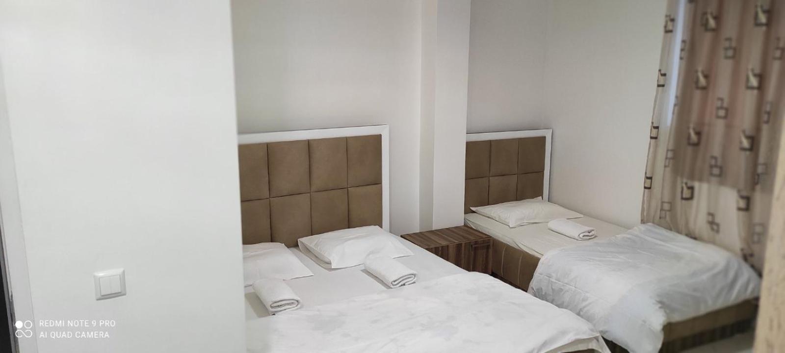 Hotel Heimli Pristina Kültér fotó