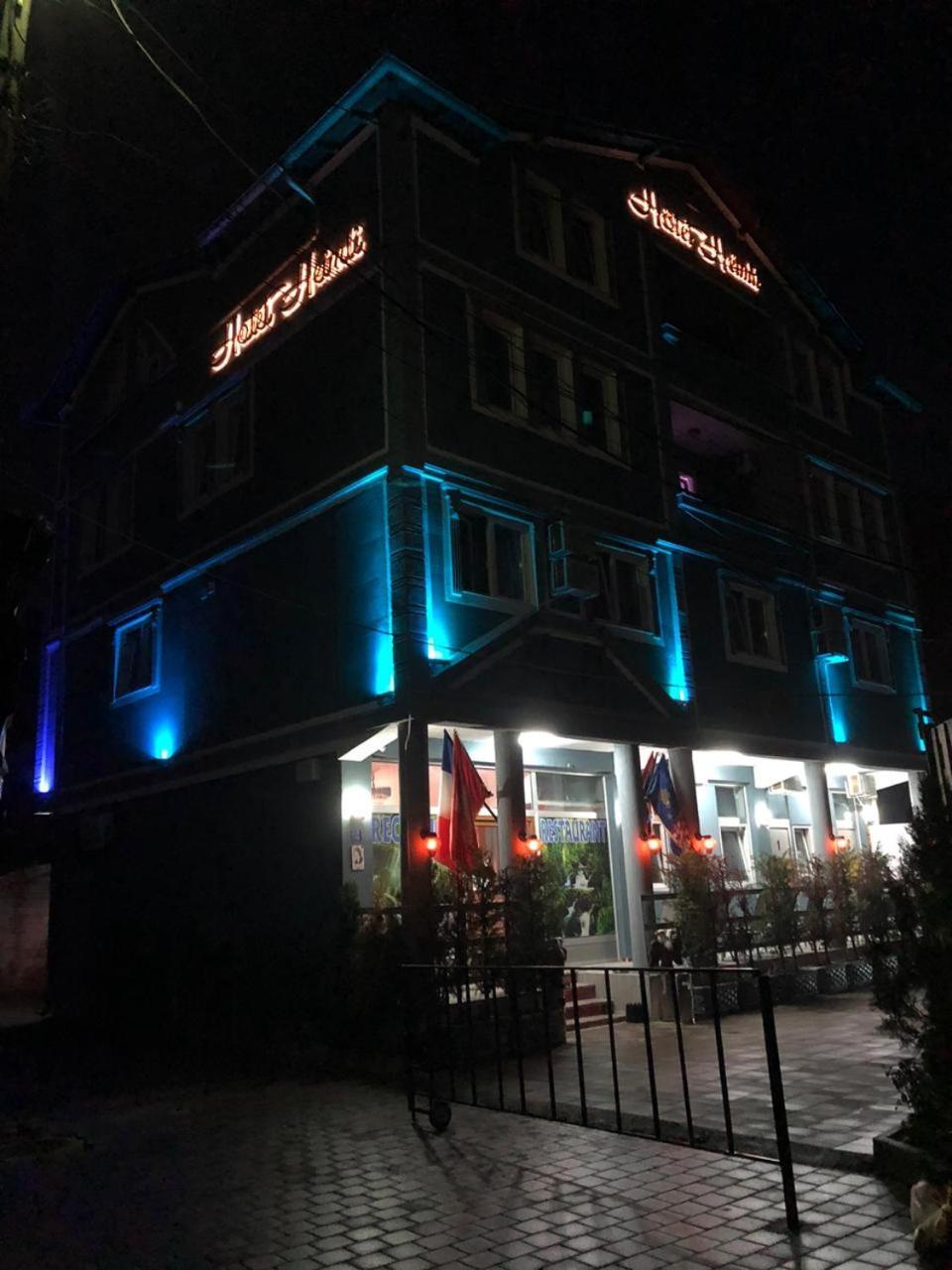 Hotel Heimli Pristina Kültér fotó